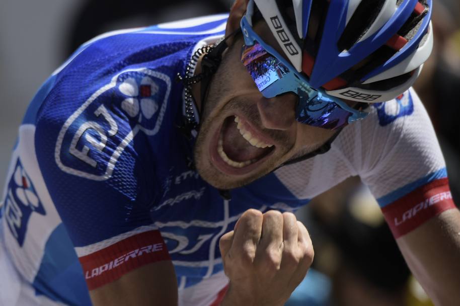 Ancora un successo francese sull&#39;Alpe d&#39;Huez:  Thibaut Pinot, terzo al Tour 2014, a conquistare una vittoria splendida sulla salita-mito. Ma la battaglia  alle sue spalle, tra i big della generale. Ecco il film della tappa attraverso le immagini pi belle. Afp